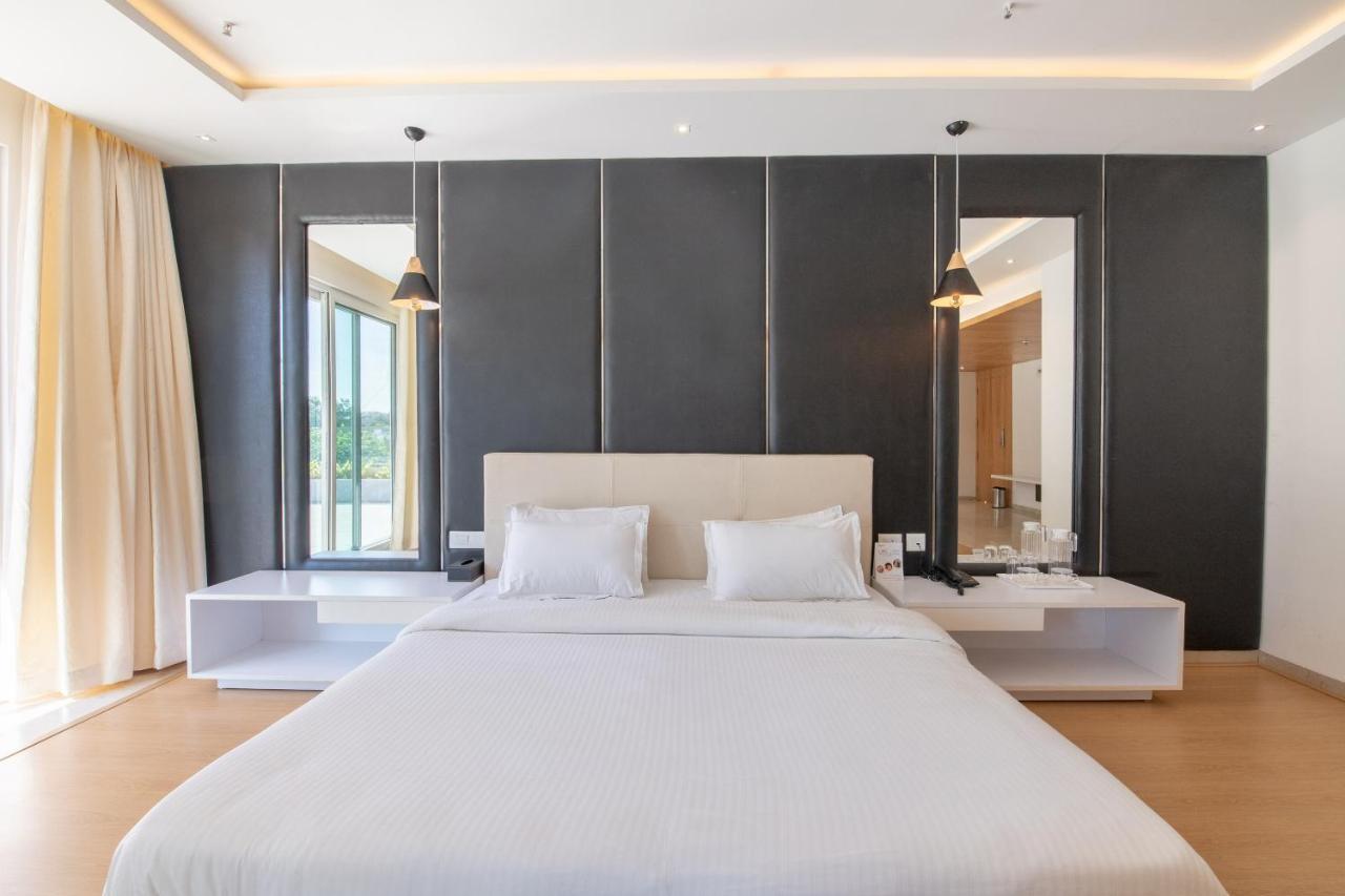 Palette Resorts - Hotel Sanhok Bangalore Bagian luar foto