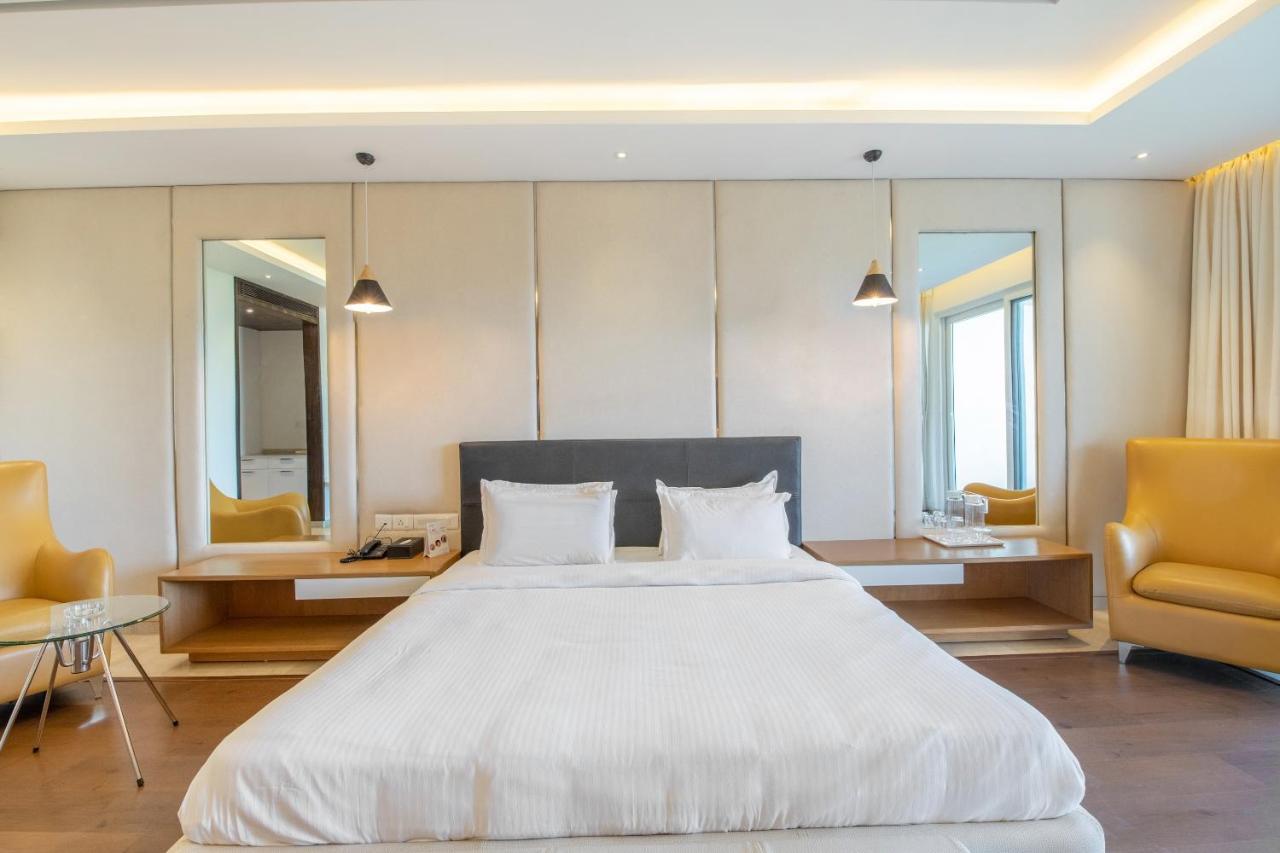 Palette Resorts - Hotel Sanhok Bangalore Bagian luar foto